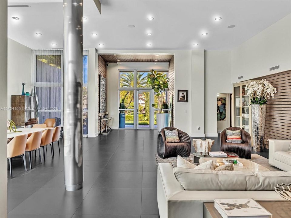 出租: $27,000 (5 贝兹, 4 浴室, 4456 平方英尺)