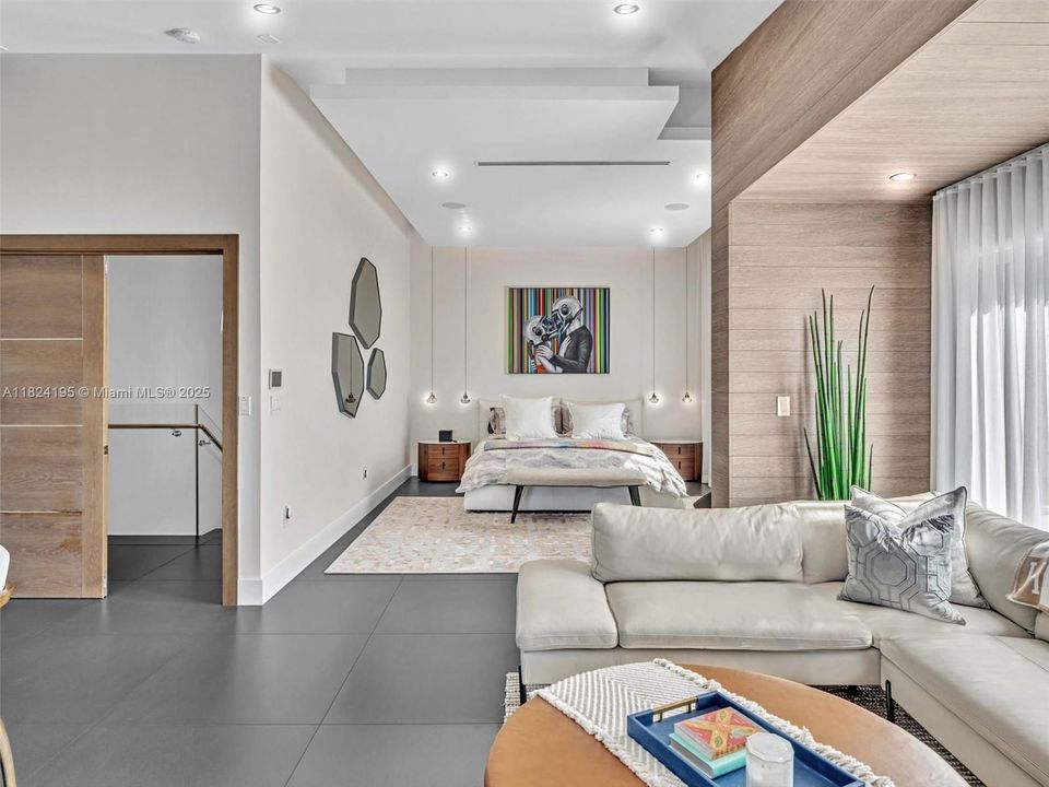 出租: $27,000 (5 贝兹, 4 浴室, 4456 平方英尺)