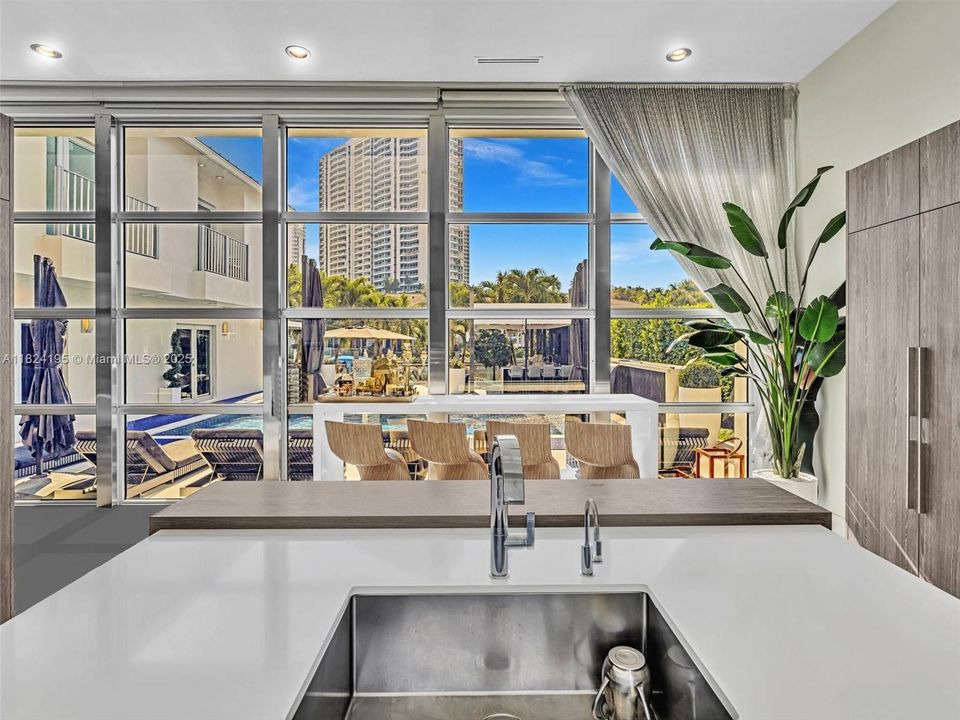 出租: $27,000 (5 贝兹, 4 浴室, 4456 平方英尺)