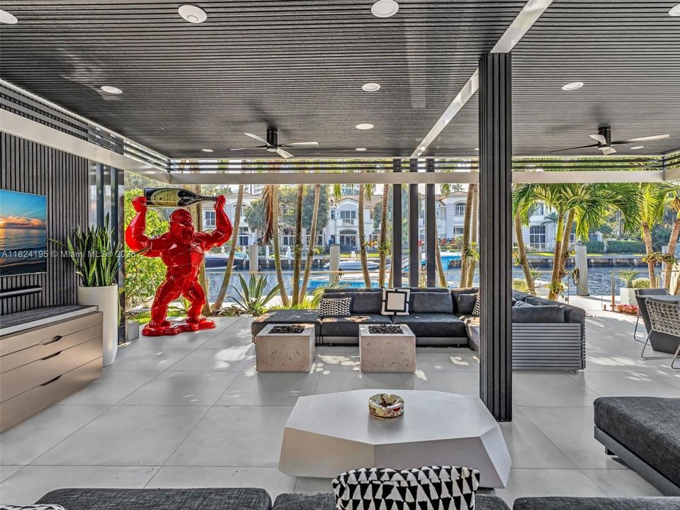 出租: $27,000 (5 贝兹, 4 浴室, 4456 平方英尺)