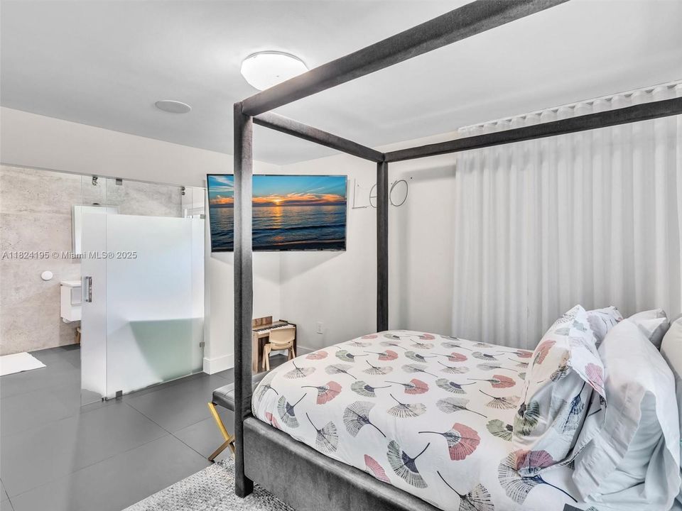 出租: $27,000 (5 贝兹, 4 浴室, 4456 平方英尺)