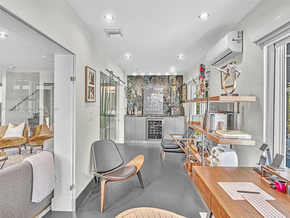 出租: $27,000 (5 贝兹, 4 浴室, 4456 平方英尺)