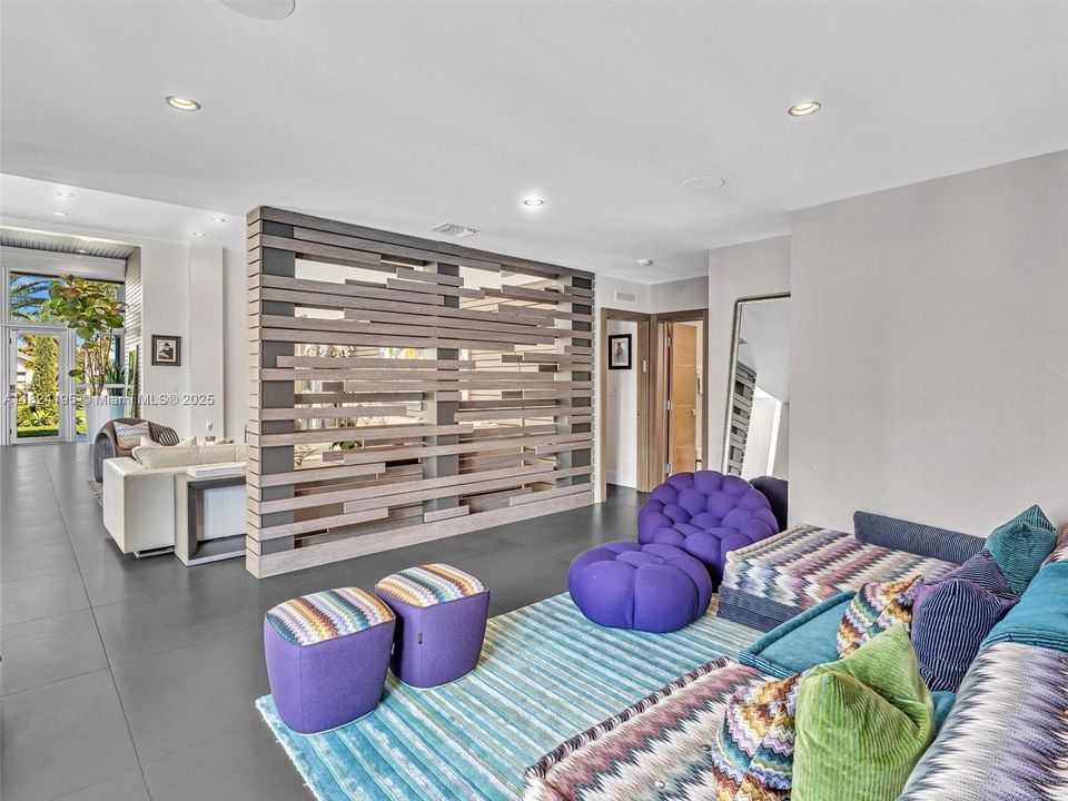 出租: $27,000 (5 贝兹, 4 浴室, 4456 平方英尺)