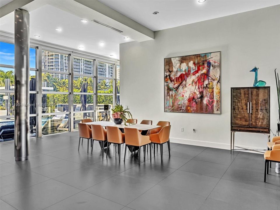 出租: $27,000 (5 贝兹, 4 浴室, 4456 平方英尺)