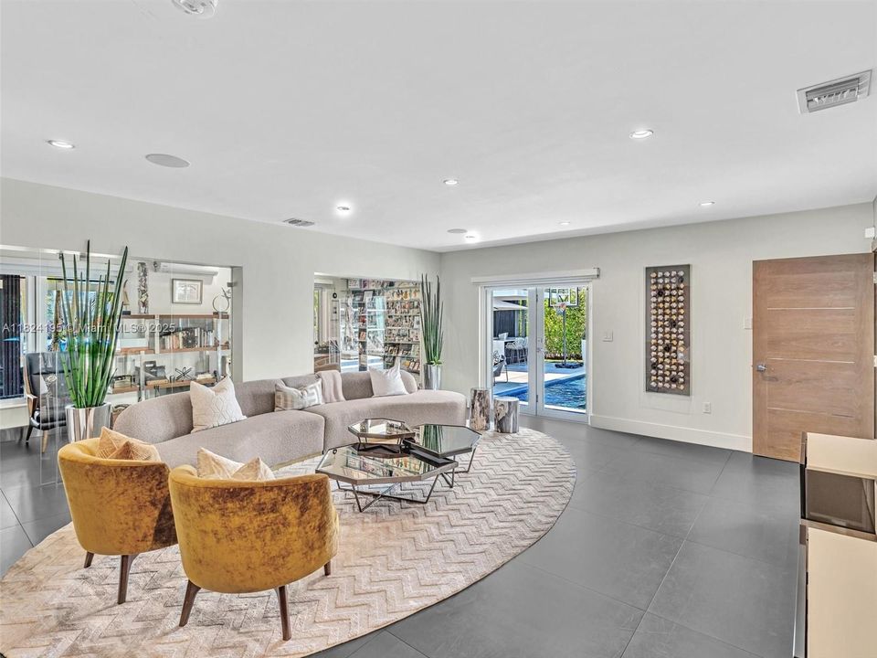 出租: $27,000 (5 贝兹, 4 浴室, 4456 平方英尺)