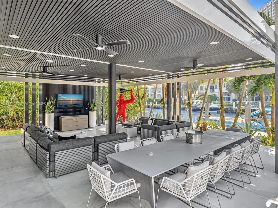 出租: $27,000 (5 贝兹, 4 浴室, 4456 平方英尺)