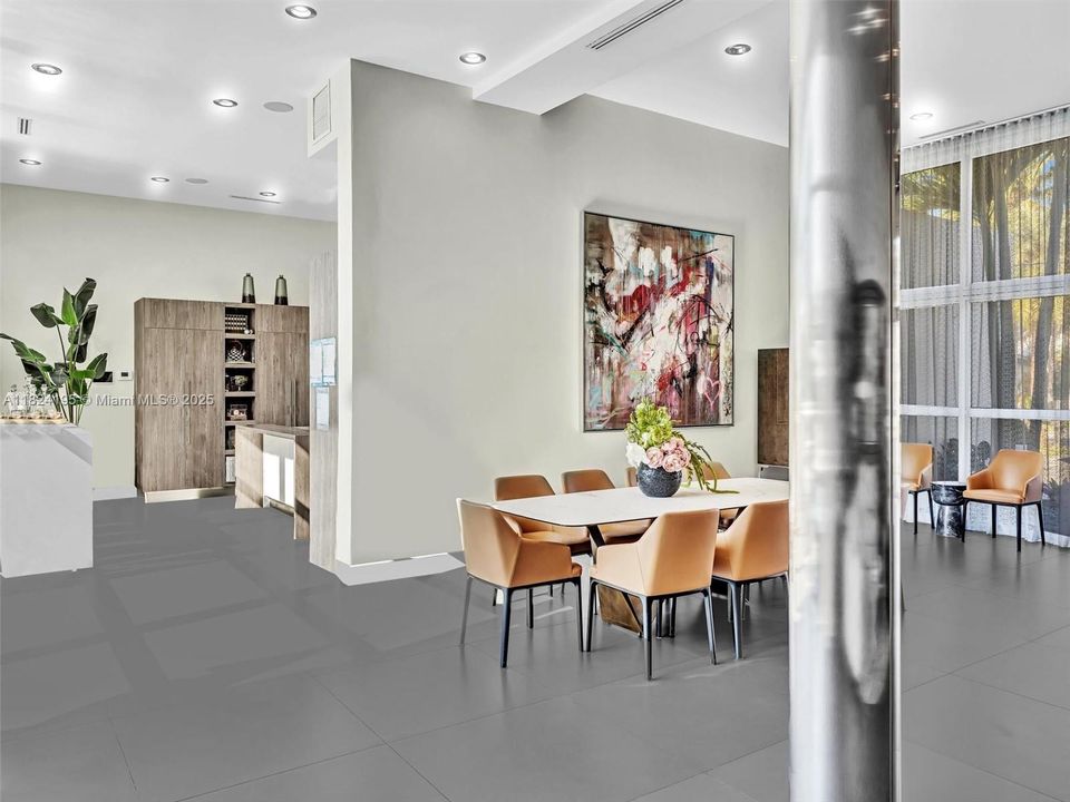 出租: $27,000 (5 贝兹, 4 浴室, 4456 平方英尺)