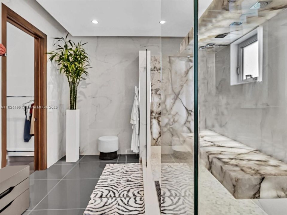 出租: $27,000 (5 贝兹, 4 浴室, 4456 平方英尺)