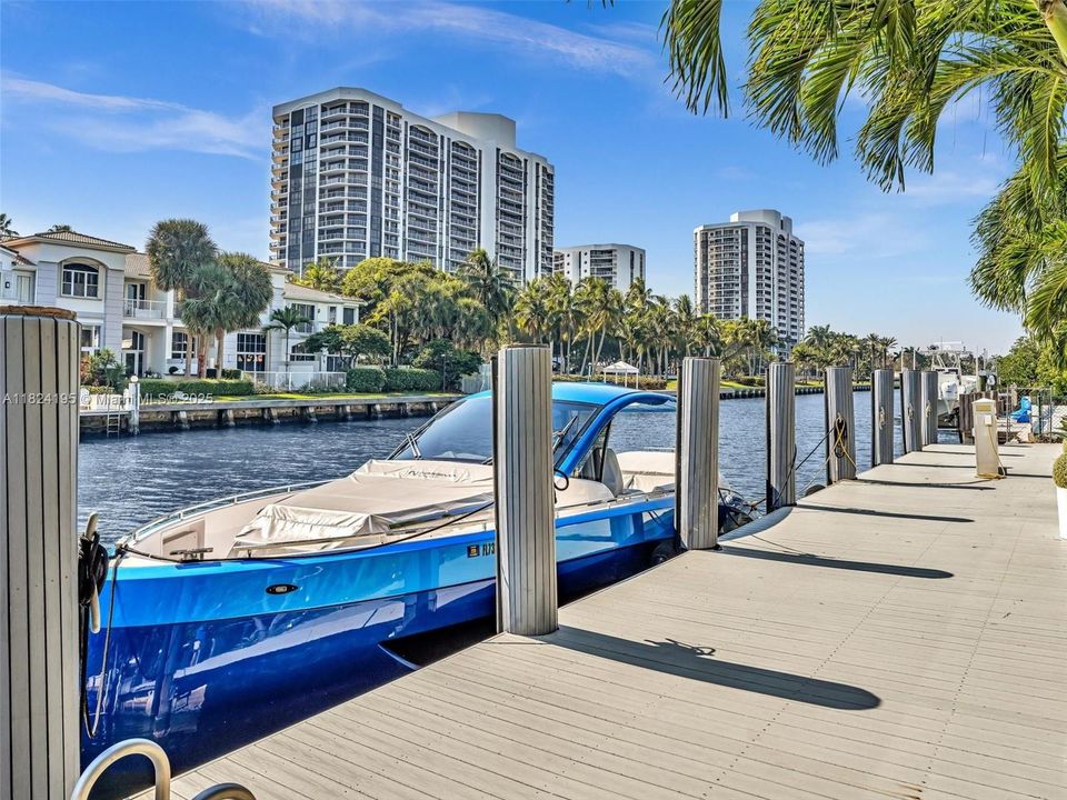 出租: $27,000 (5 贝兹, 4 浴室, 4456 平方英尺)