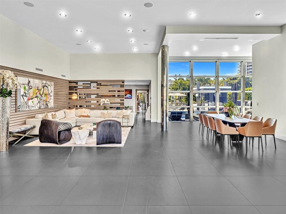 出租: $27,000 (5 贝兹, 4 浴室, 4456 平方英尺)