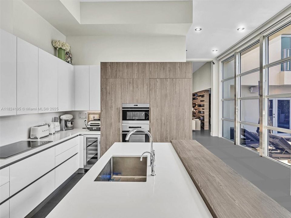 出租: $27,000 (5 贝兹, 4 浴室, 4456 平方英尺)