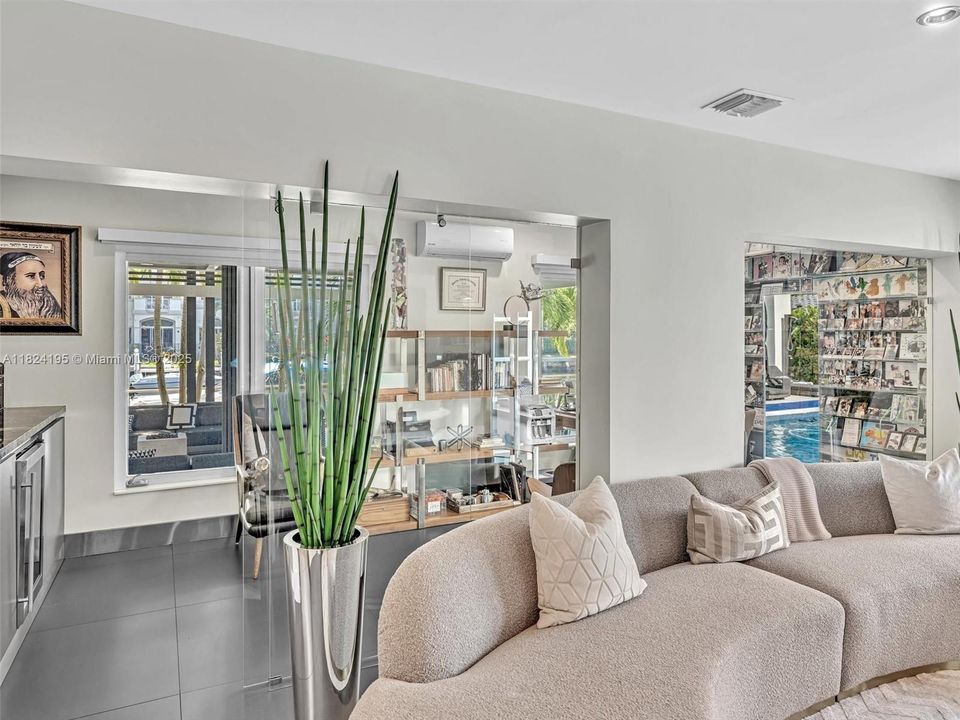 出租: $27,000 (5 贝兹, 4 浴室, 4456 平方英尺)