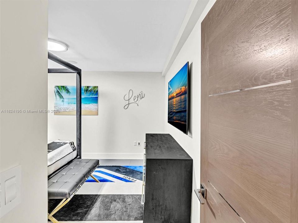 出租: $27,000 (5 贝兹, 4 浴室, 4456 平方英尺)