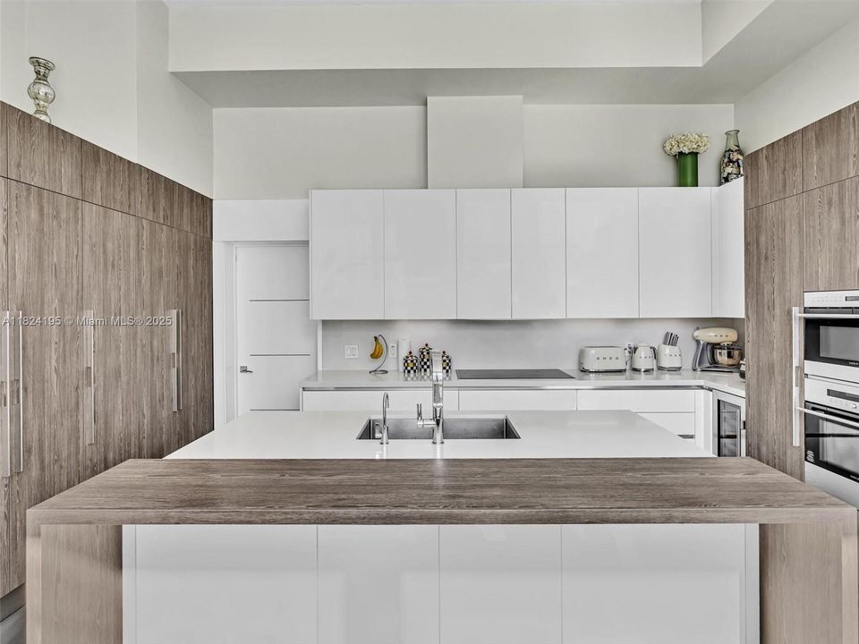 出租: $27,000 (5 贝兹, 4 浴室, 4456 平方英尺)