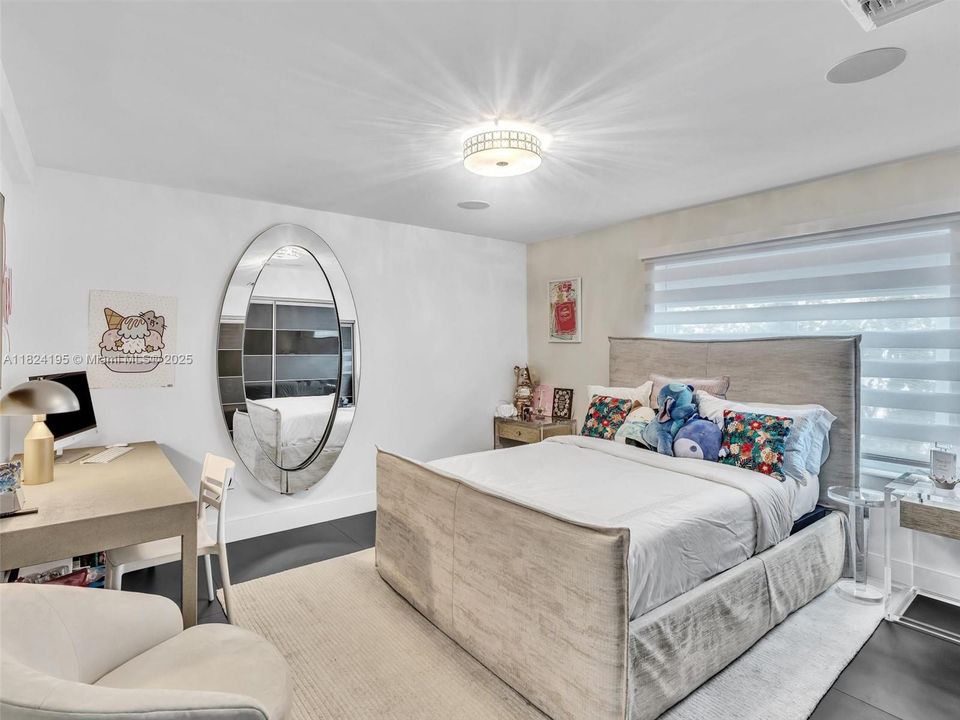 出租: $27,000 (5 贝兹, 4 浴室, 4456 平方英尺)