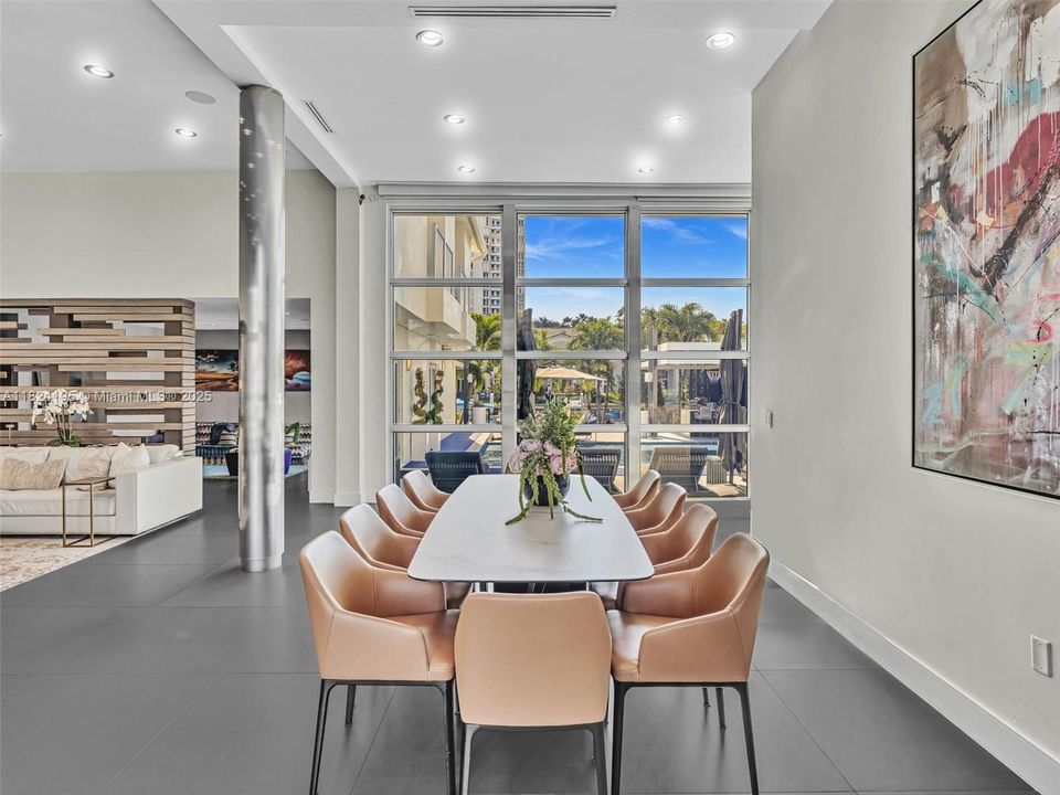 出租: $27,000 (5 贝兹, 4 浴室, 4456 平方英尺)