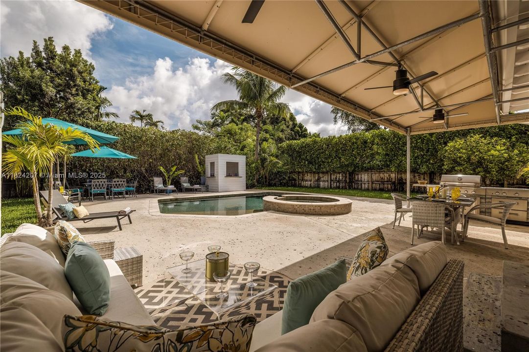 Activo con contrato: $1,325,000 (4 camas, 2 baños, 1691 Pies cuadrados)