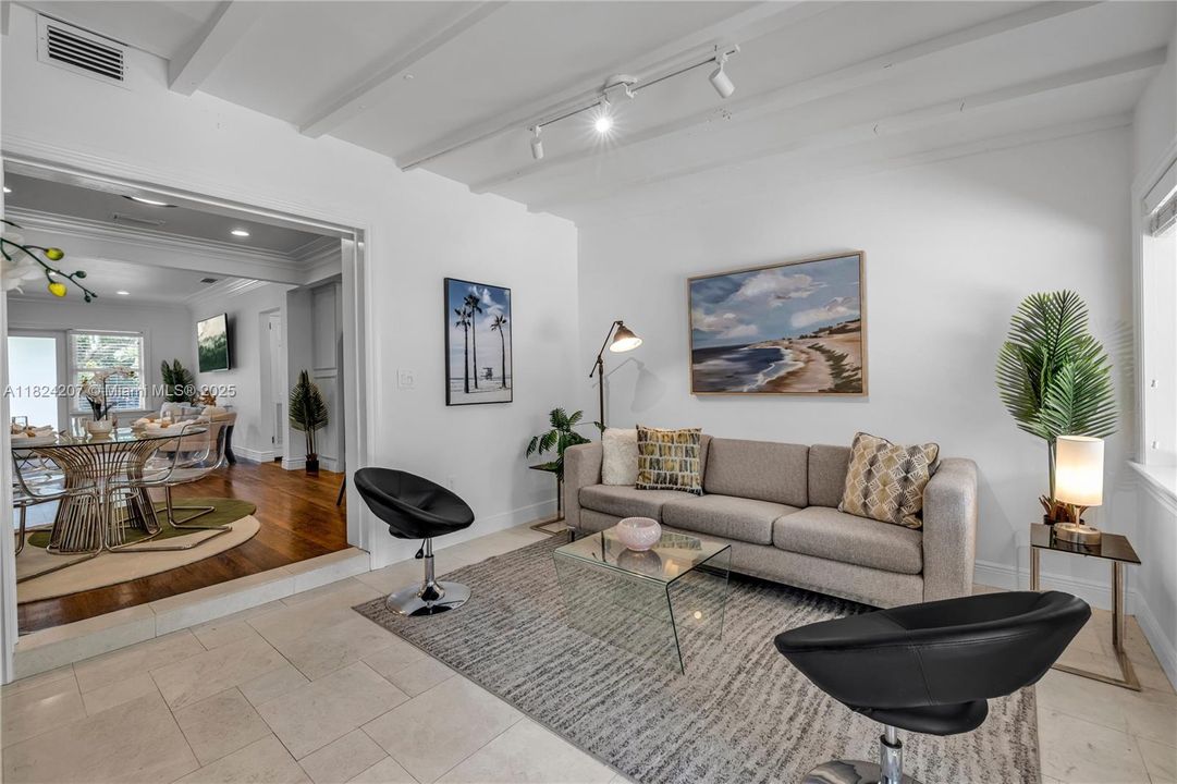 Activo con contrato: $1,325,000 (4 camas, 2 baños, 1691 Pies cuadrados)