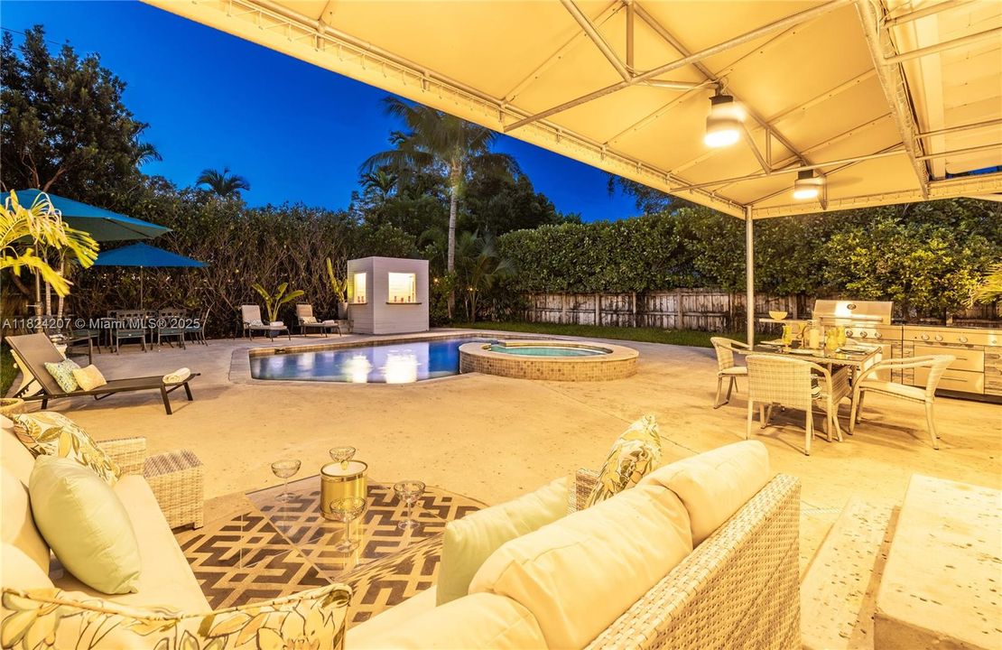 Activo con contrato: $1,325,000 (4 camas, 2 baños, 1691 Pies cuadrados)
