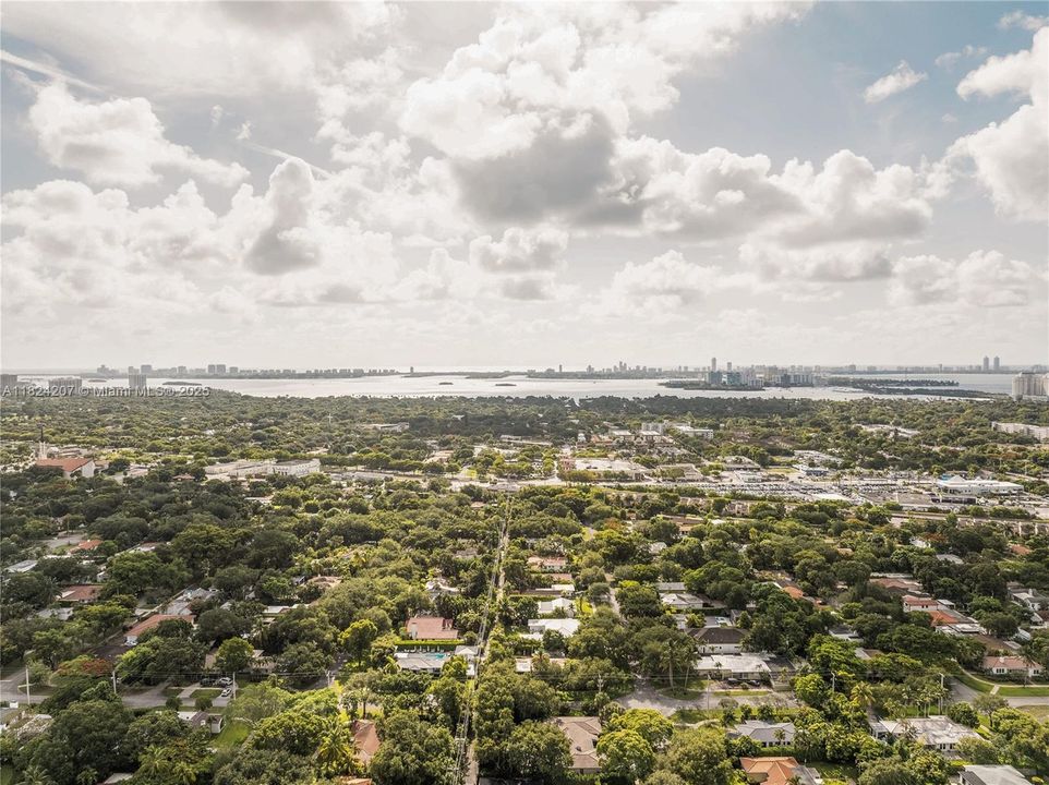 Activo con contrato: $1,325,000 (4 camas, 2 baños, 1691 Pies cuadrados)
