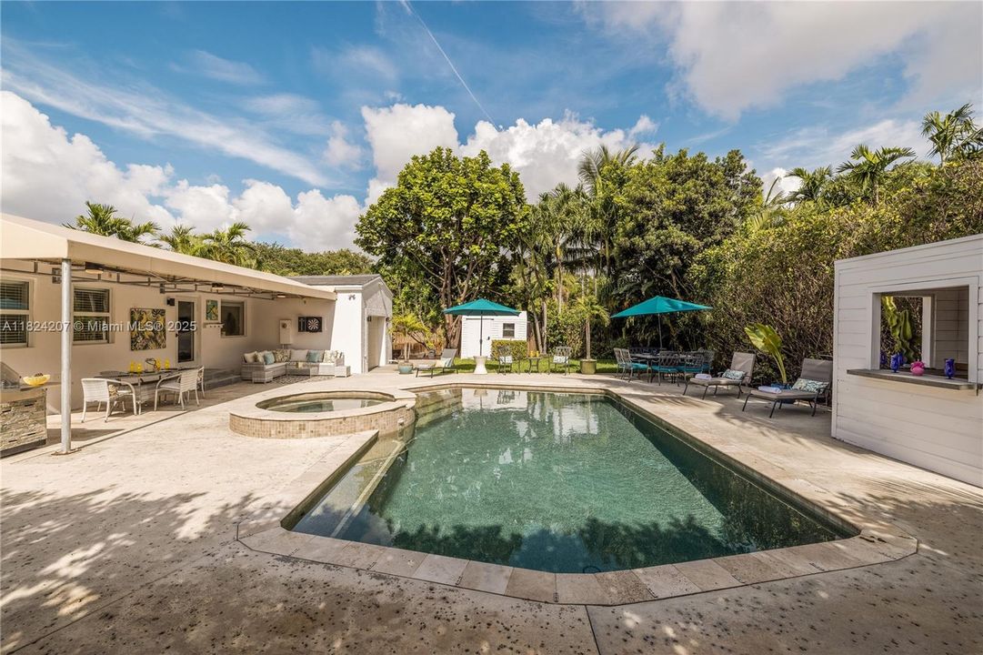 Activo con contrato: $1,325,000 (4 camas, 2 baños, 1691 Pies cuadrados)