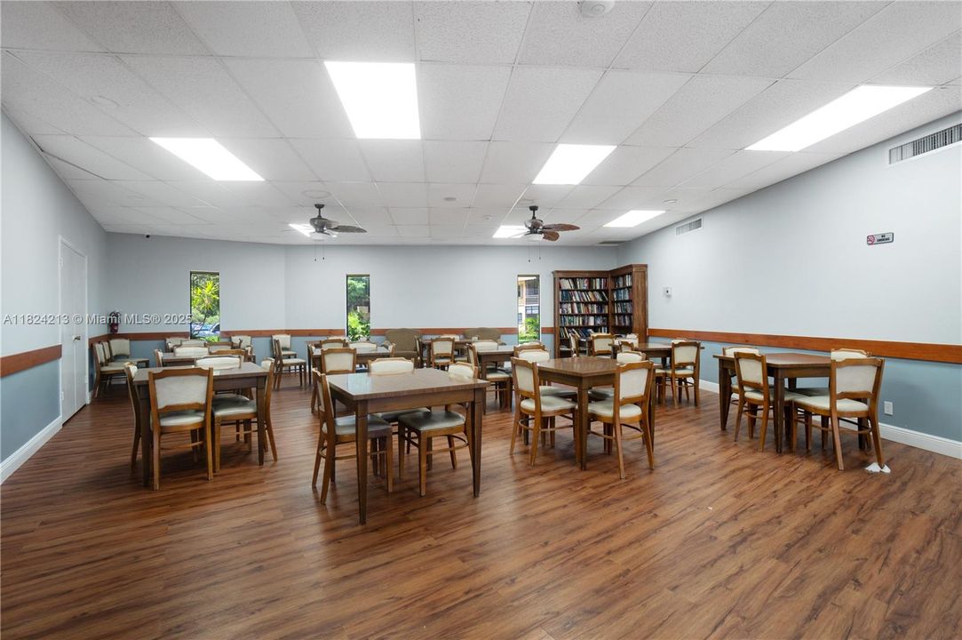 Active With Contract: $259,900 (2 beds, 2 baths, 920 Square Feet)