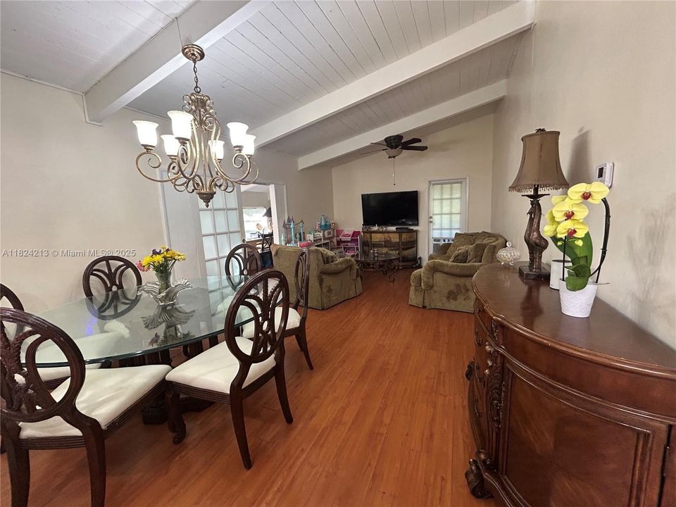 Active With Contract: $259,900 (2 beds, 2 baths, 920 Square Feet)