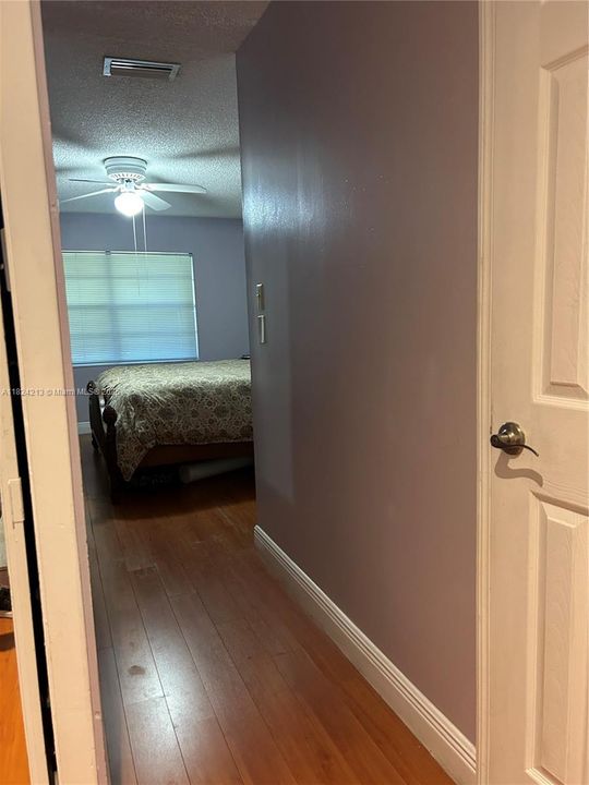 Active With Contract: $259,900 (2 beds, 2 baths, 920 Square Feet)