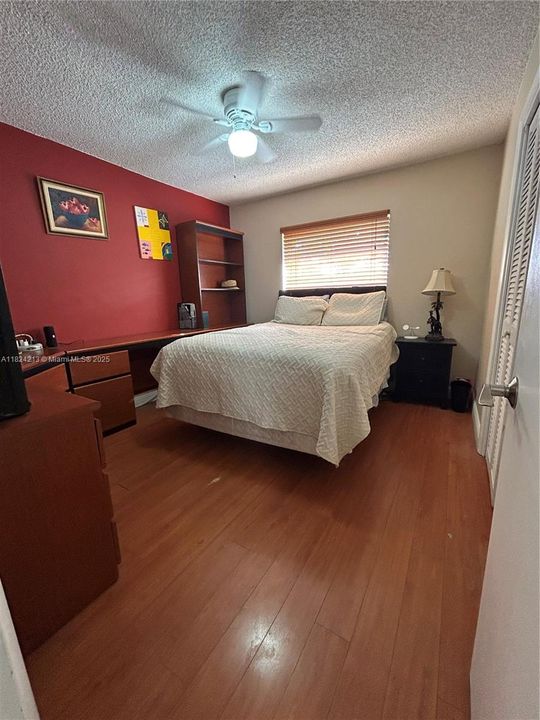 Active With Contract: $259,900 (2 beds, 2 baths, 920 Square Feet)