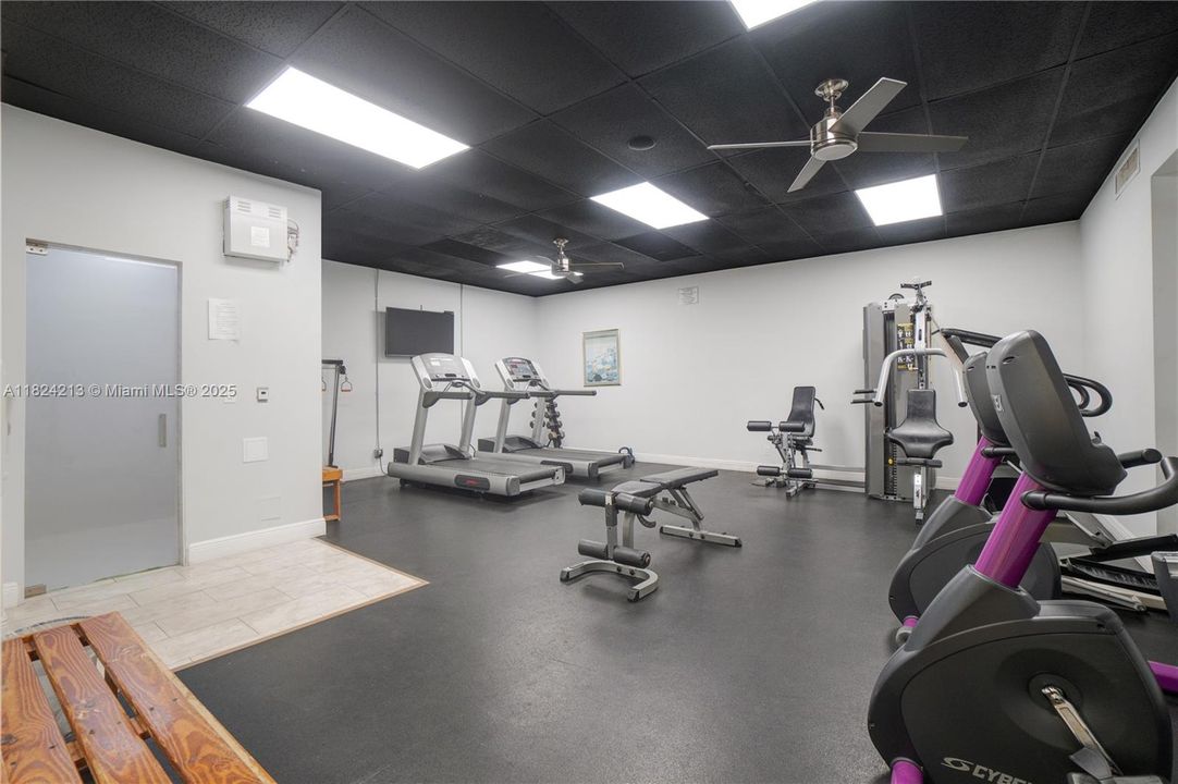 Active With Contract: $259,900 (2 beds, 2 baths, 920 Square Feet)