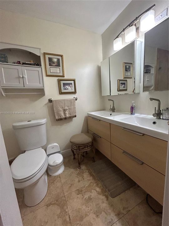 Active With Contract: $259,900 (2 beds, 2 baths, 920 Square Feet)