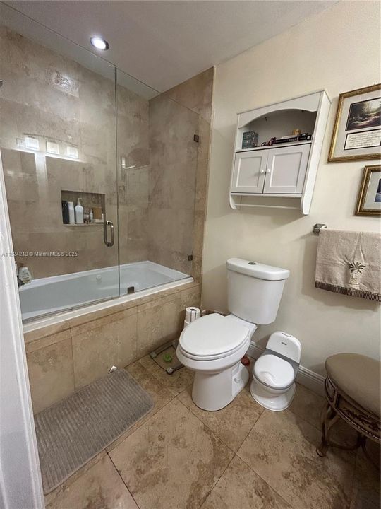 Active With Contract: $259,900 (2 beds, 2 baths, 920 Square Feet)