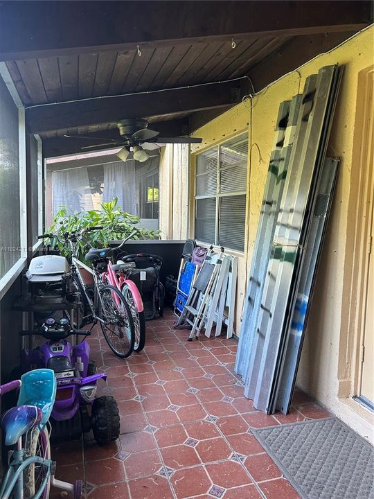 Active With Contract: $259,900 (2 beds, 2 baths, 920 Square Feet)