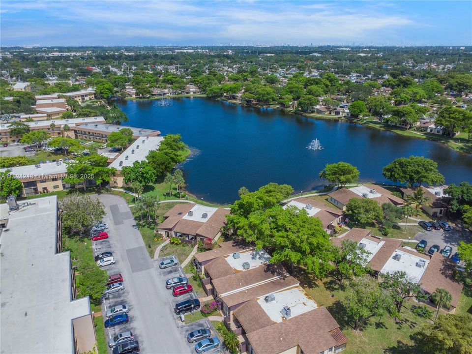 Active With Contract: $259,900 (2 beds, 2 baths, 920 Square Feet)