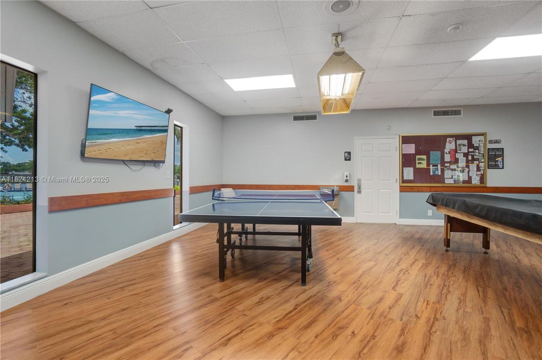 Active With Contract: $259,900 (2 beds, 2 baths, 920 Square Feet)