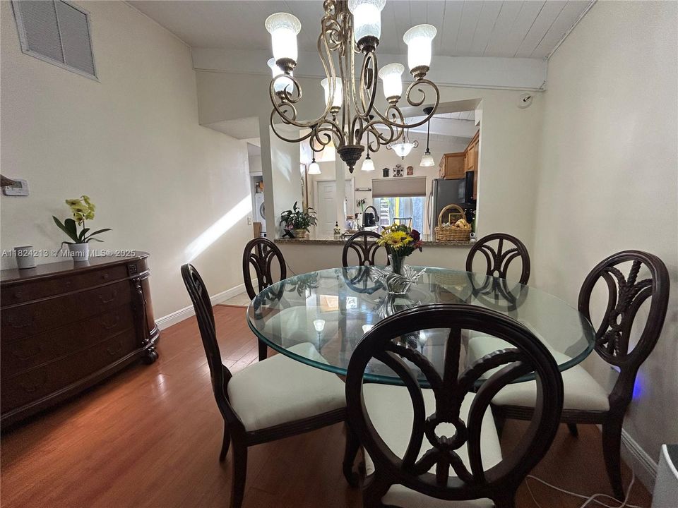 Active With Contract: $259,900 (2 beds, 2 baths, 920 Square Feet)