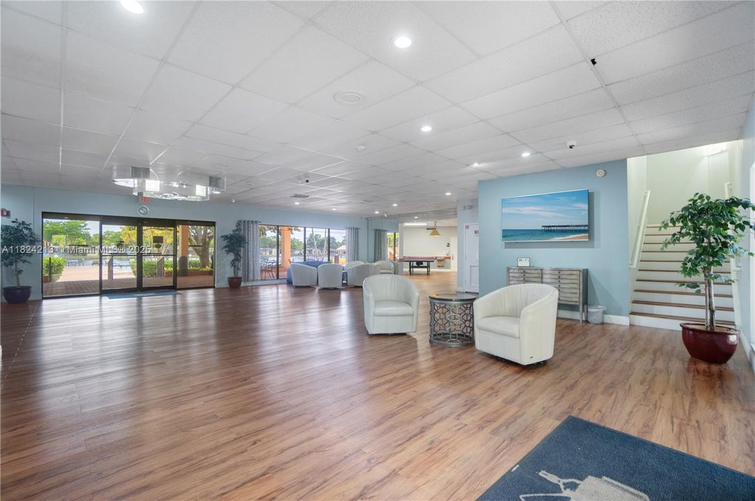 Active With Contract: $259,900 (2 beds, 2 baths, 920 Square Feet)