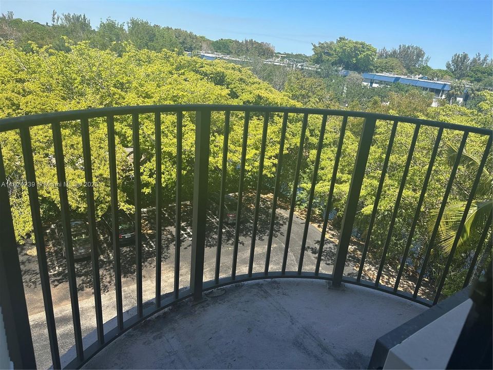 Под контрактом: $1,400 (1 спален, 1 ванн, 619 Квадратных фут)