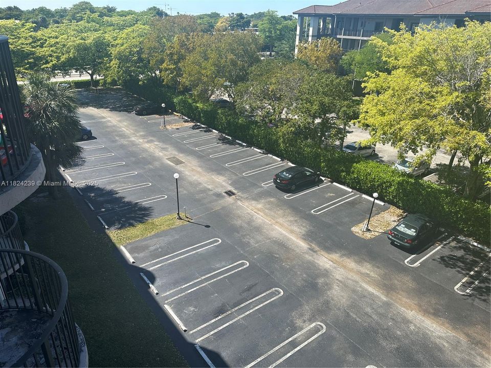 Под контрактом: $1,400 (1 спален, 1 ванн, 619 Квадратных фут)