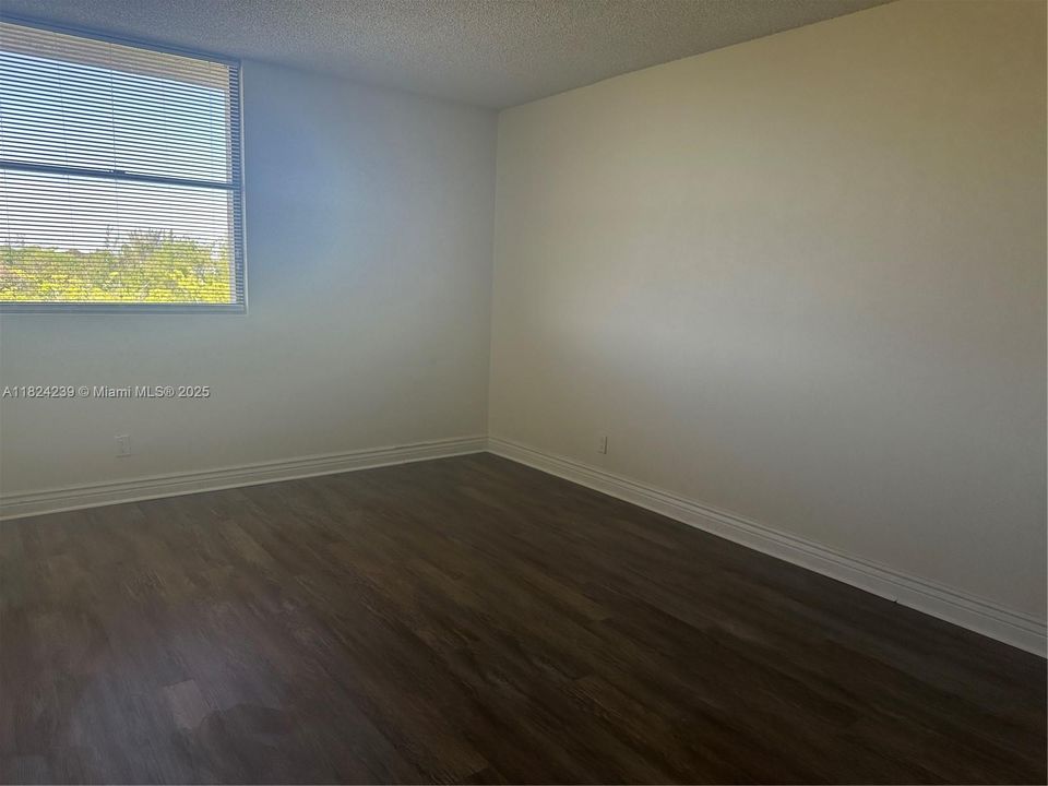 Под контрактом: $1,400 (1 спален, 1 ванн, 619 Квадратных фут)