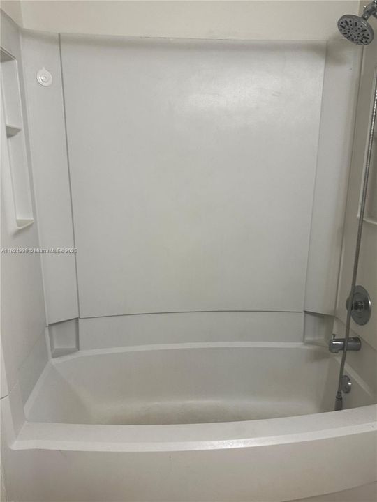 Под контрактом: $1,400 (1 спален, 1 ванн, 619 Квадратных фут)