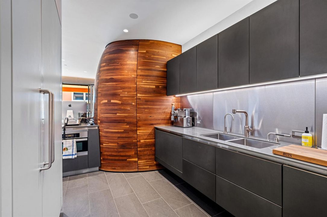 mls_KITCHEN_ANGLE_DT