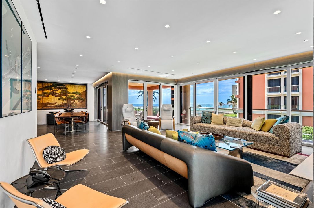 mls_LIVING_LOOKING_OUT_2_DT