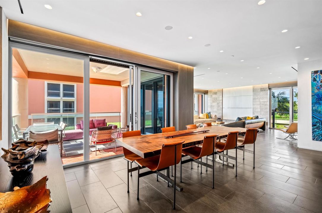 mls_DINING_ANGLE_LOOKING_IN_DT