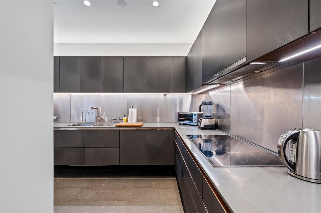 mls_KITCHEN_STRAIGHT_DT