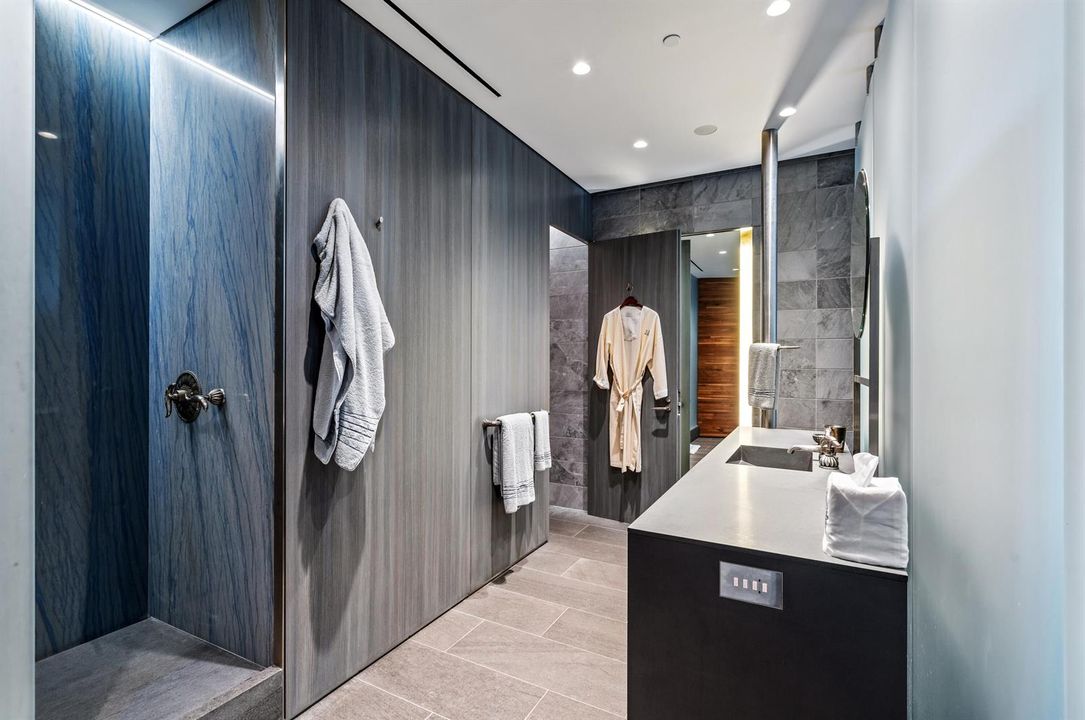 mls_BATHROOM_2_DT