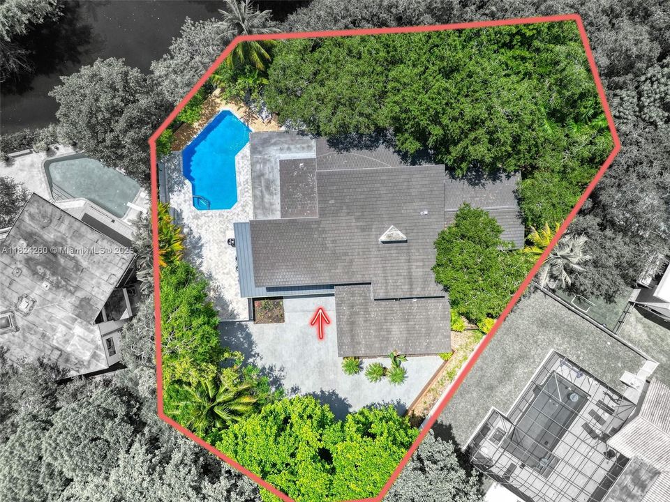 Vendido Recientemente: $3,600,000 (7 camas, 5 baños, 4755 Pies cuadrados)