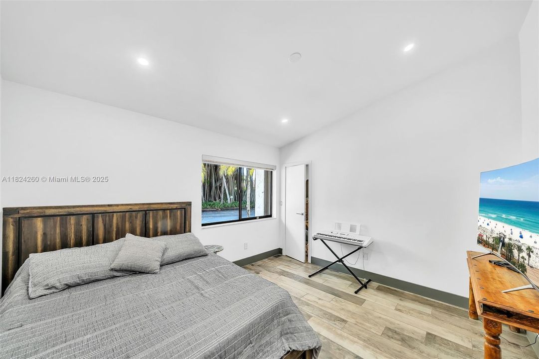 Vendido Recientemente: $3,600,000 (7 camas, 5 baños, 4755 Pies cuadrados)