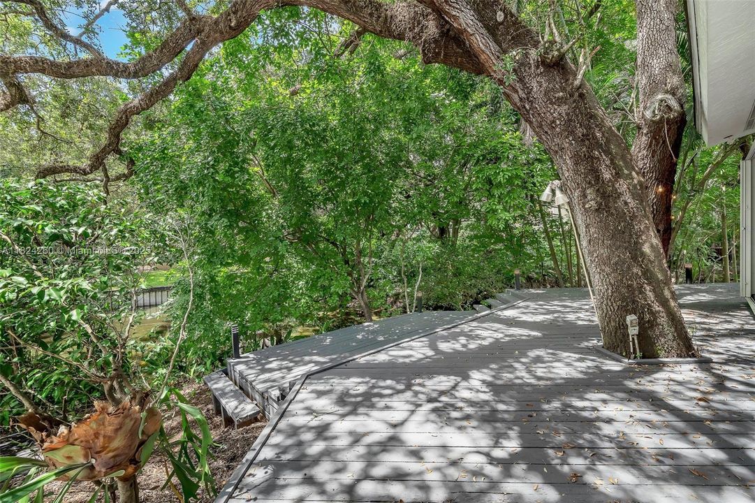 Vendido Recientemente: $3,600,000 (7 camas, 5 baños, 4755 Pies cuadrados)