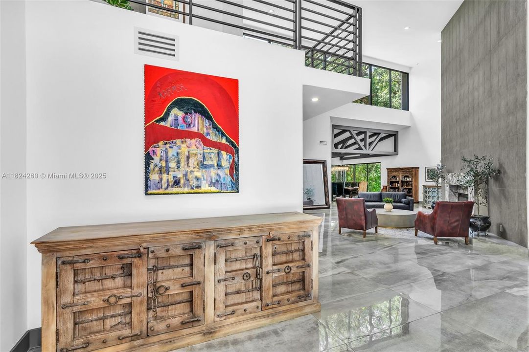 Vendido Recientemente: $3,600,000 (7 camas, 5 baños, 4755 Pies cuadrados)